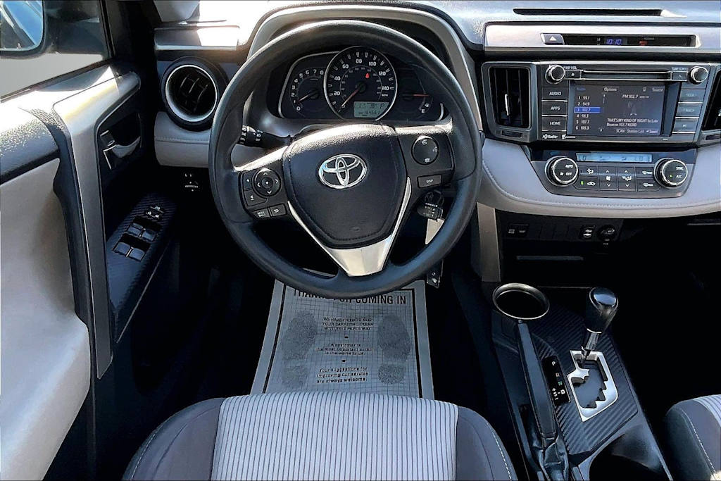 Thumbnail: 2015 Toyota RAV4 - 14