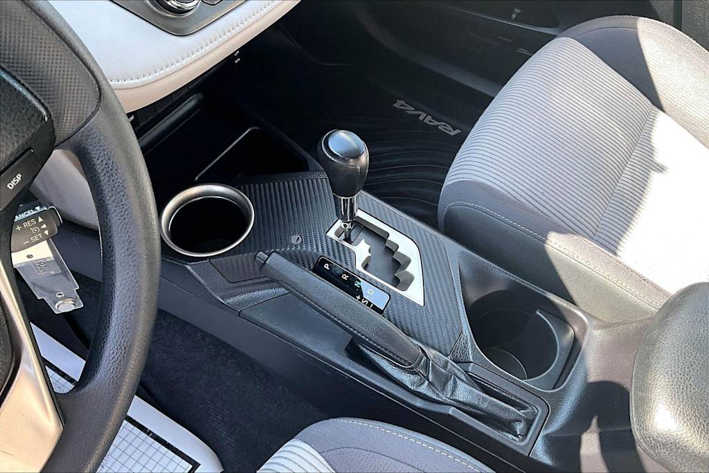 Thumbnail: 2015 Toyota RAV4 - 17