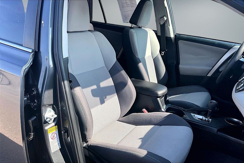 Thumbnail: 2015 Toyota RAV4 - 12