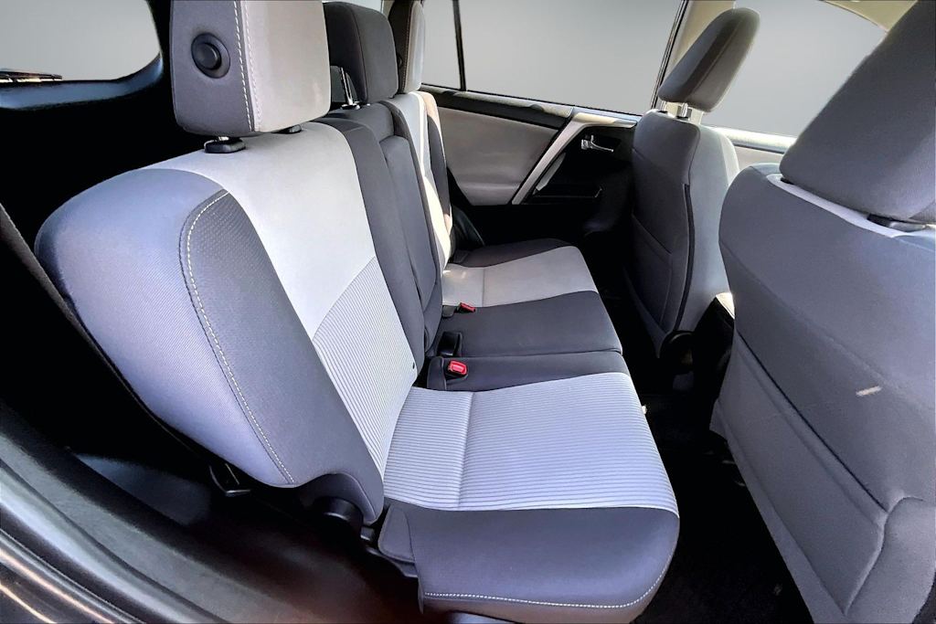 Thumbnail: 2015 Toyota RAV4 - 30