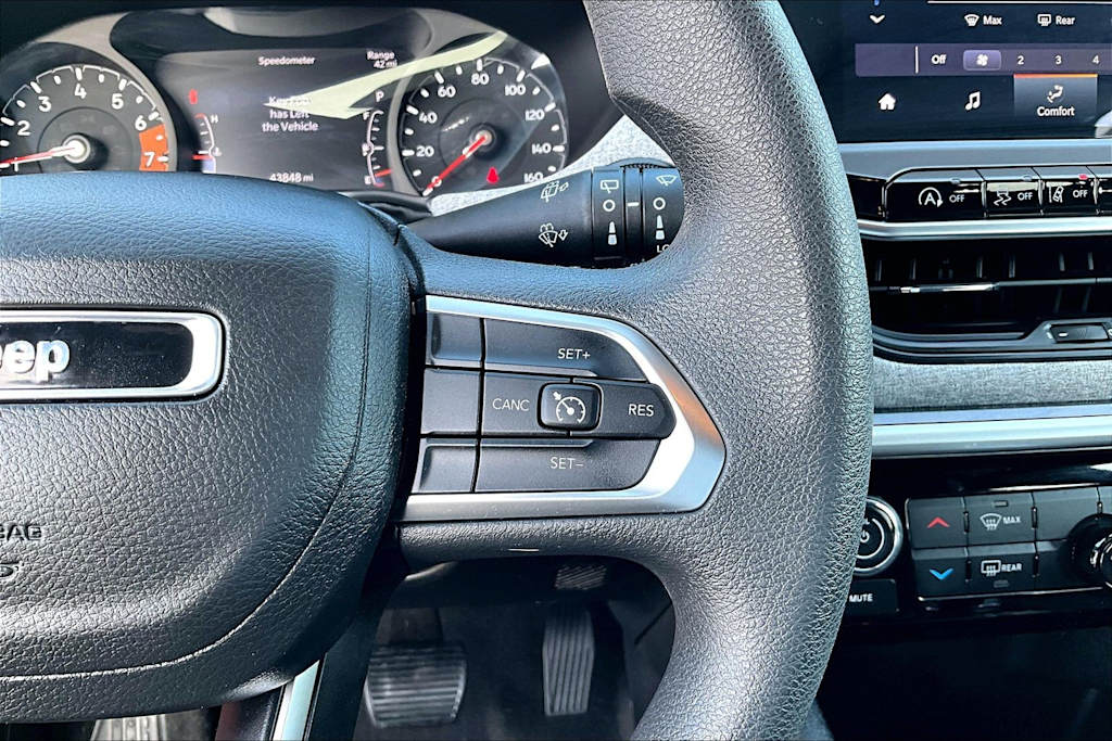 Thumbnail: 2023 Jeep Compass - 25