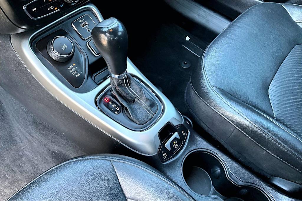 Thumbnail: 2021 Jeep Compass - 16