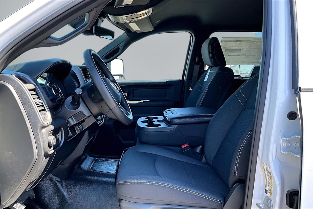 2026 RAM 3500 Chassis Tradesman - Photo 8