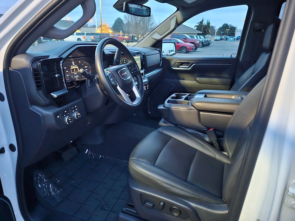 2024 GMC Sierra 1500 SLT 11