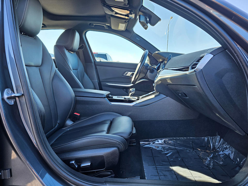 2022 BMW 3 Series 330xi 11