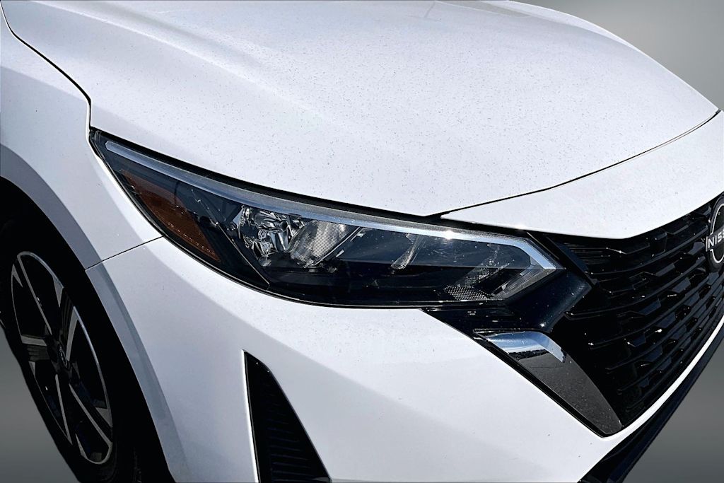 Thumbnail: 2024 Nissan Sentra - 32