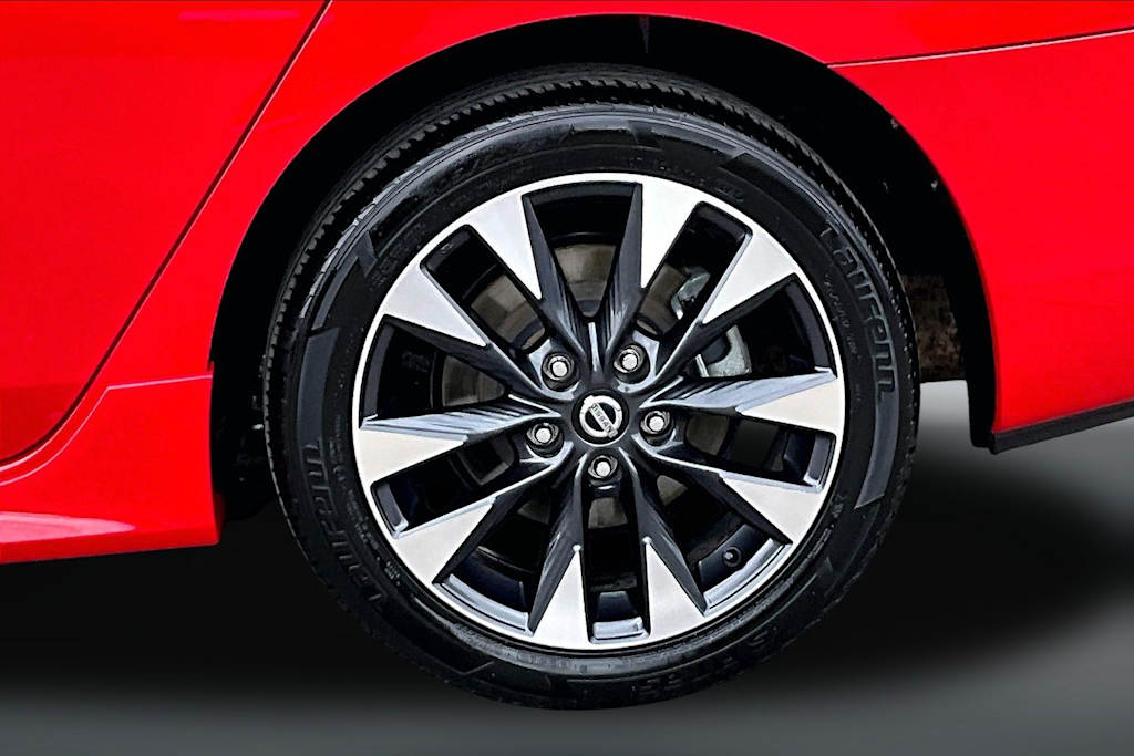 Thumbnail: 2017 Nissan Sentra - 33