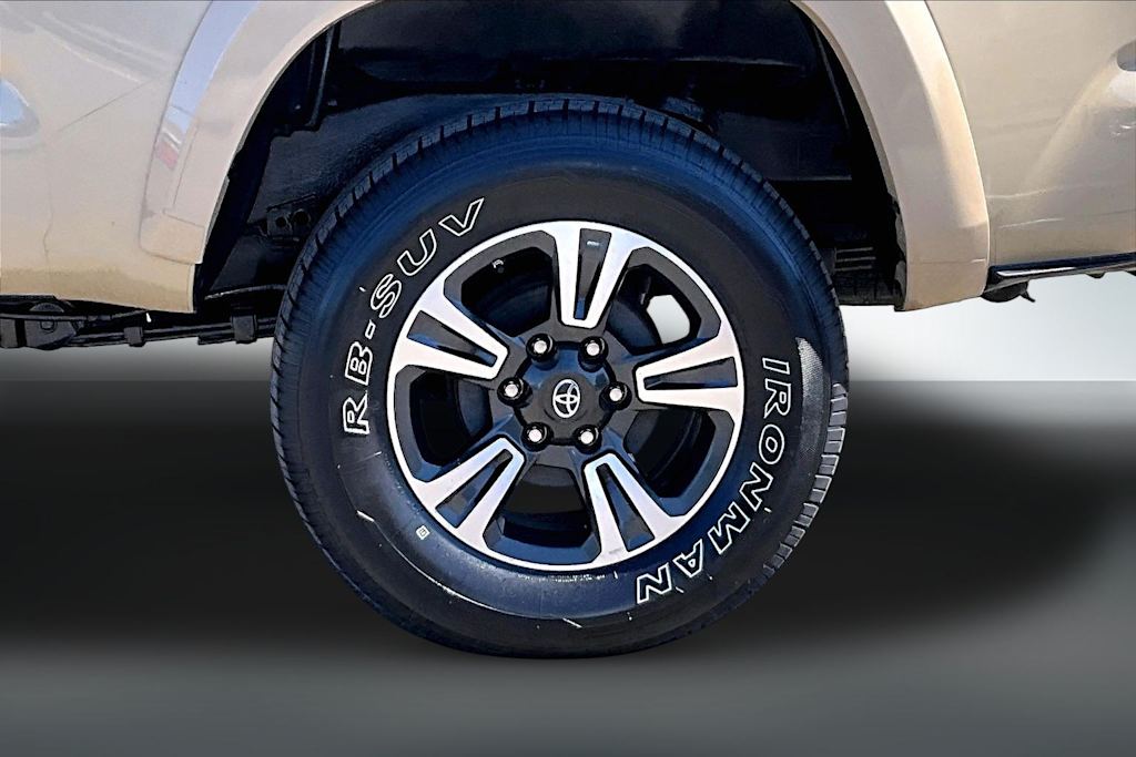 Thumbnail: 2017 Toyota Tacoma - 34