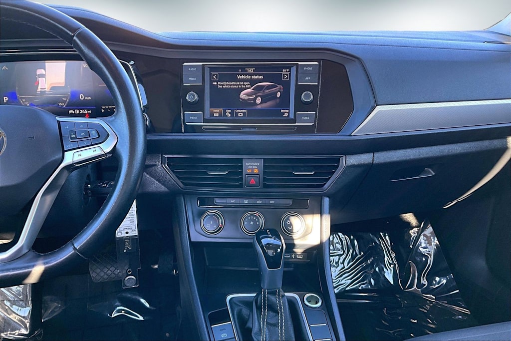 Thumbnail: 2024 Volkswagen Jetta - 15