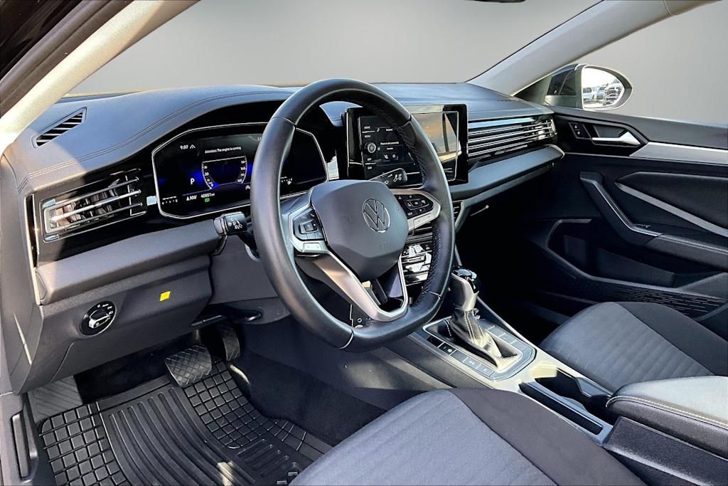 Thumbnail: 2025 Volkswagen Jetta - 2