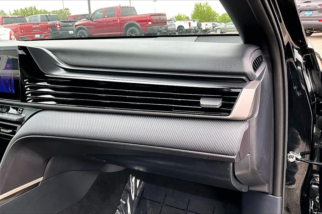 Thumbnail: 2025 Toyota Camry - 23