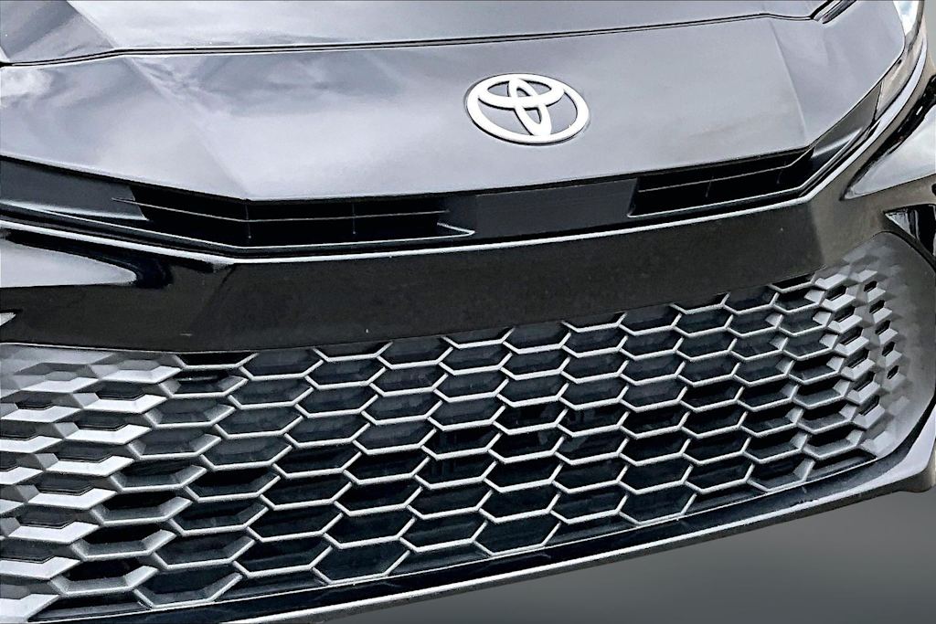 Thumbnail: 2025 Toyota Camry - 31