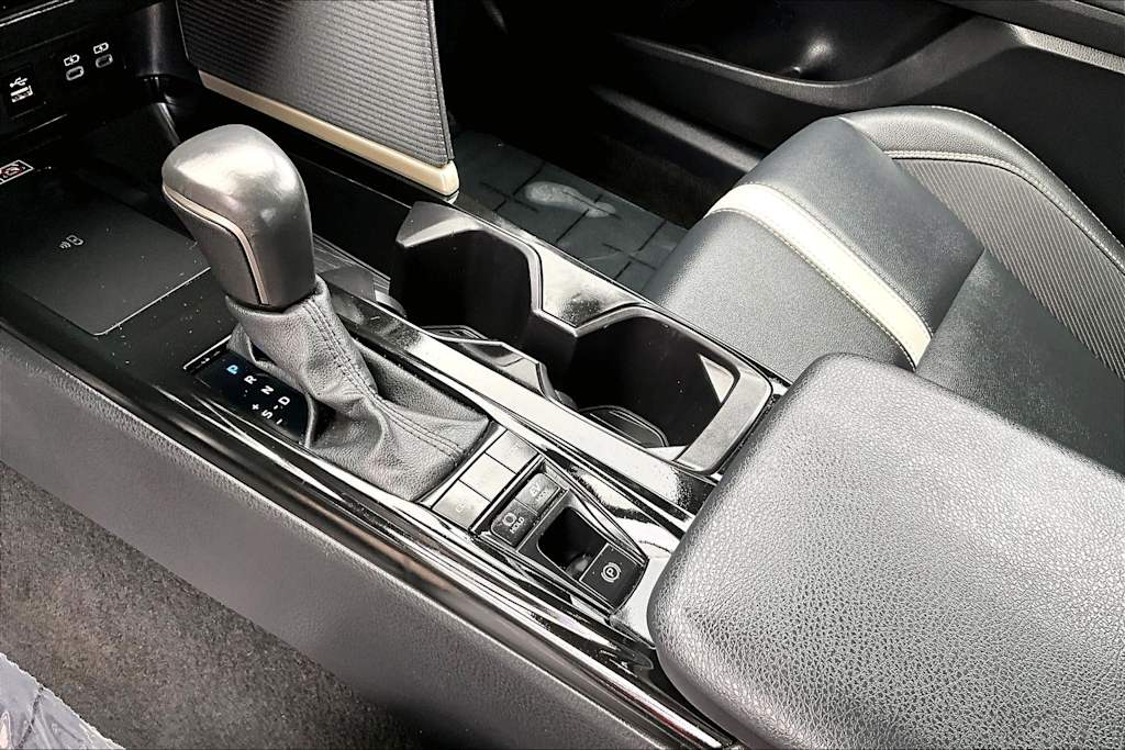 Thumbnail: 2025 Toyota Camry - 16