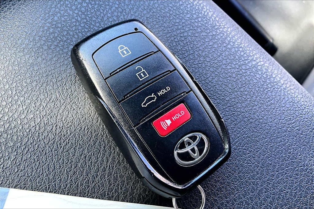 Thumbnail: 2025 Toyota Camry - 18