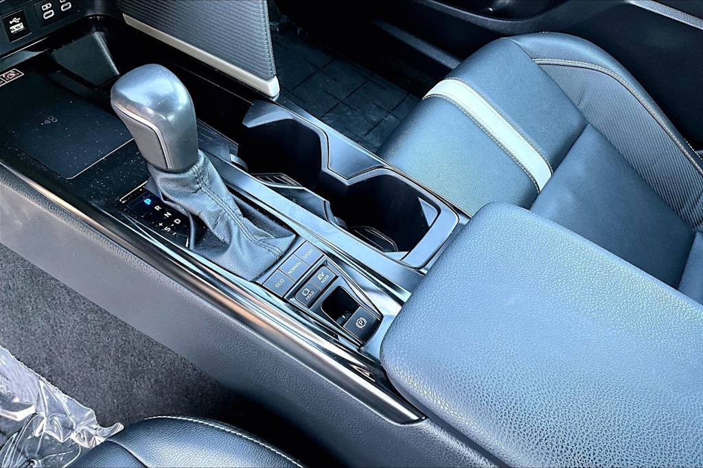 Thumbnail: 2025 Toyota Camry - 15