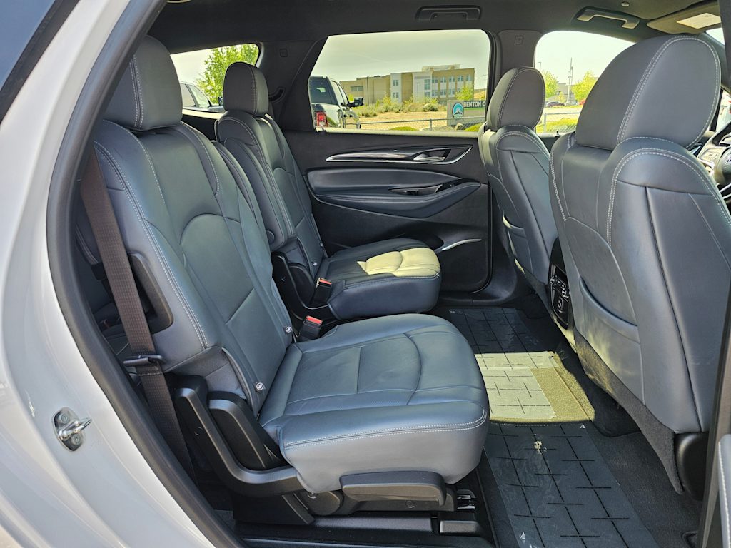 2023 Buick Enclave Essence 24