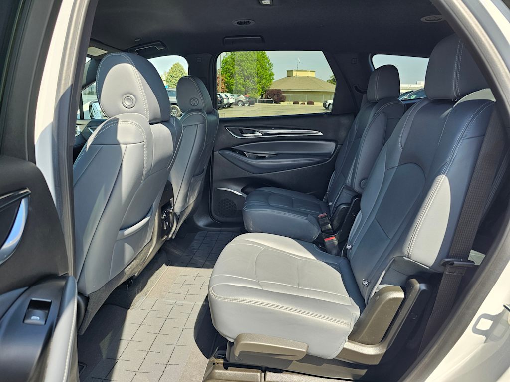 2023 Buick Enclave Essence 23