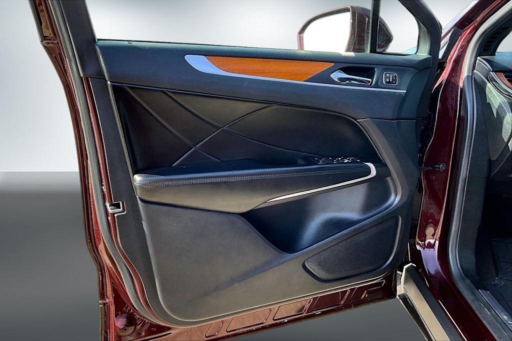 Thumbnail: 2019 Lincoln MKC - 27