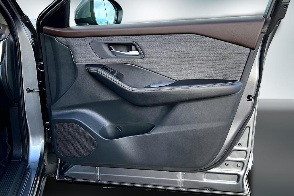 Thumbnail: 2022 Nissan Rogue - 28