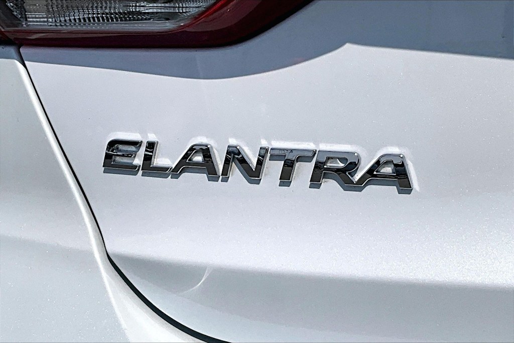 Thumbnail: 2018 Hyundai Elantra - 6