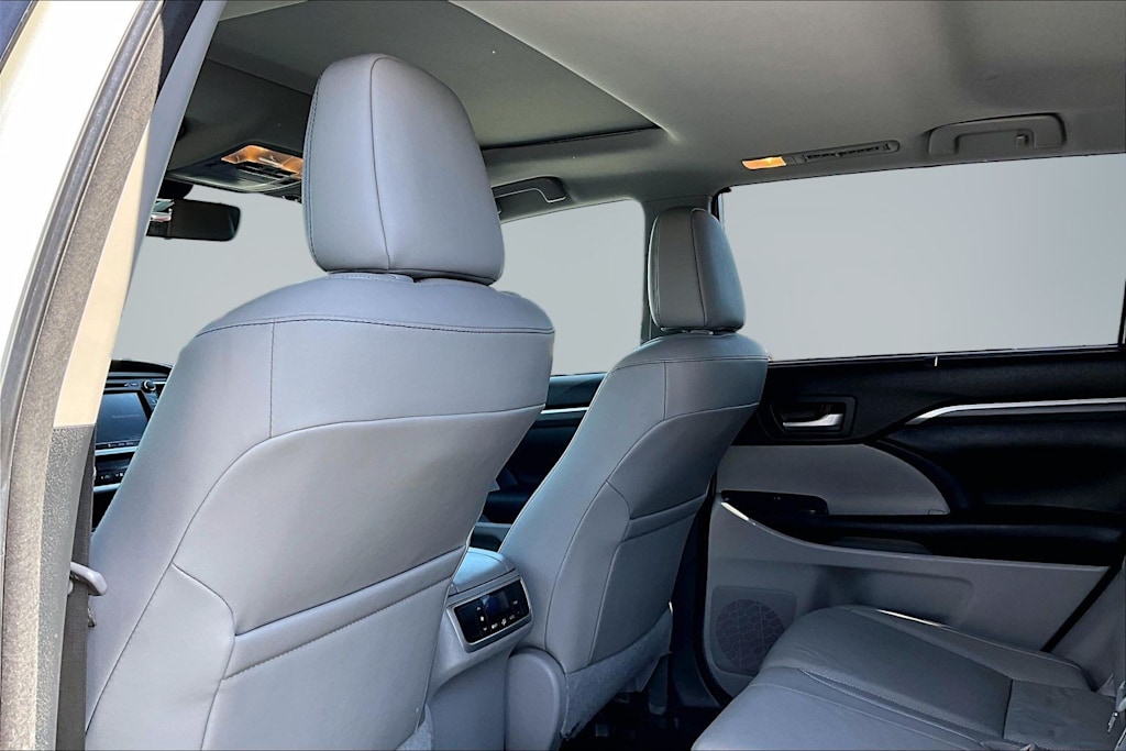 Thumbnail: 2018 Toyota Highlander - 12
