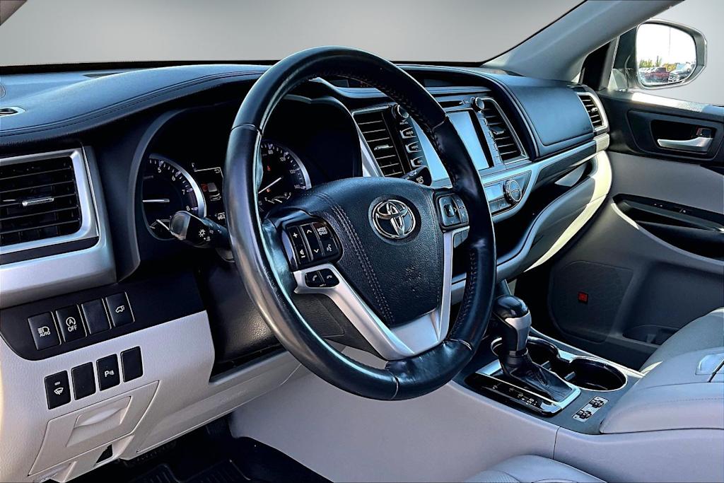 Thumbnail: 2018 Toyota Highlander - 2