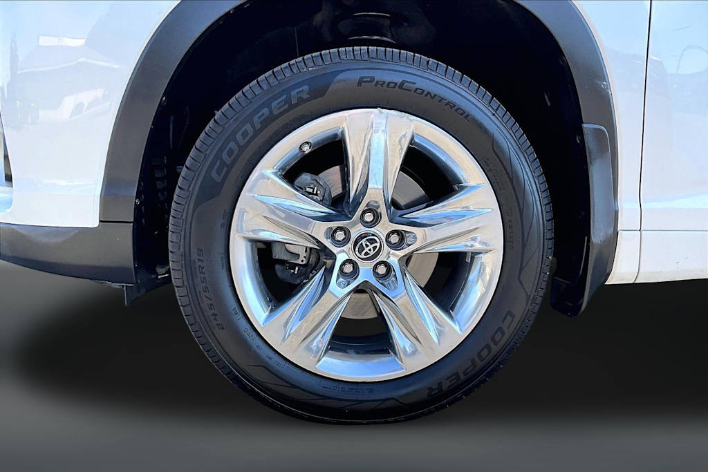 Thumbnail: 2018 Toyota Highlander - 8