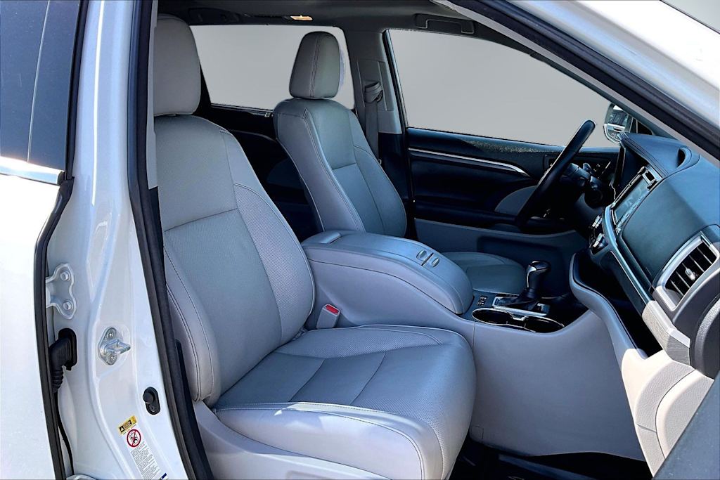 Thumbnail: 2018 Toyota Highlander - 11