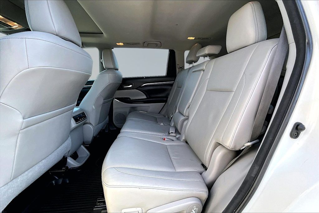Thumbnail: 2018 Toyota Highlander - 28