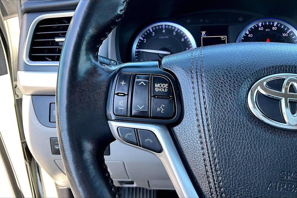 Thumbnail: 2018 Toyota Highlander - 23
