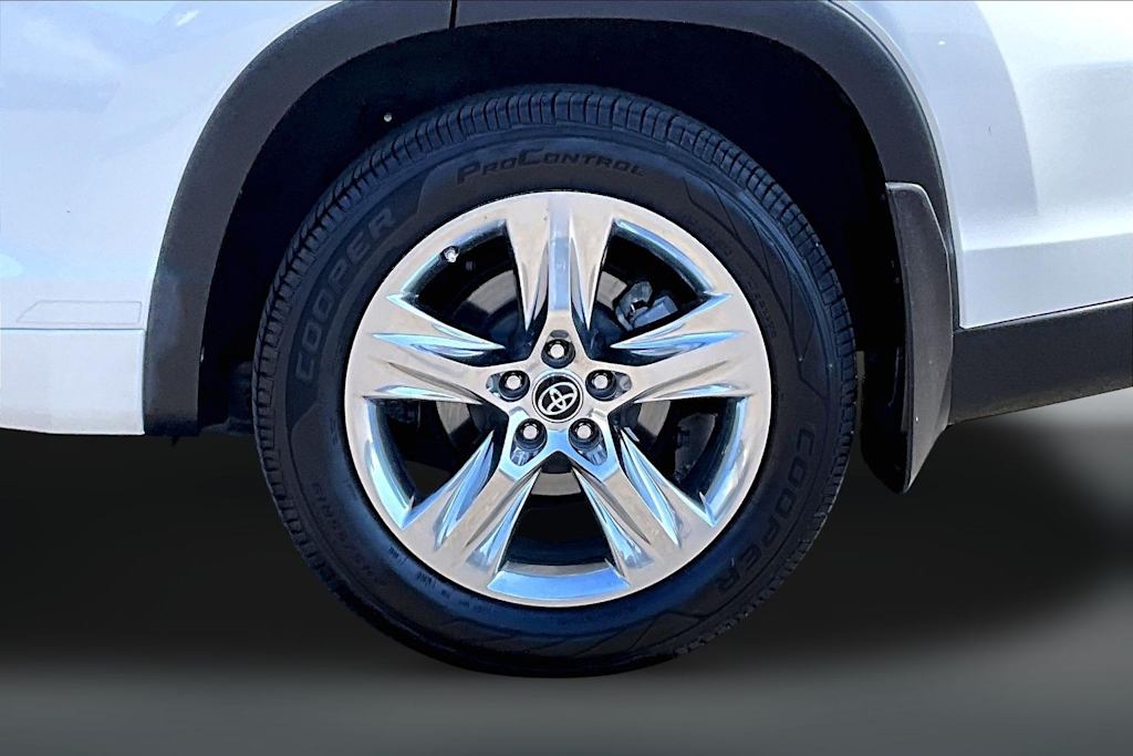 Thumbnail: 2018 Toyota Highlander - 33