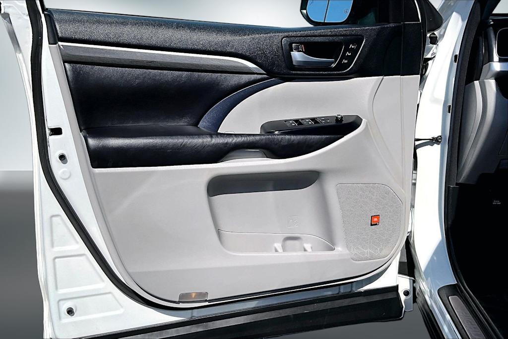 Thumbnail: 2018 Toyota Highlander - 26