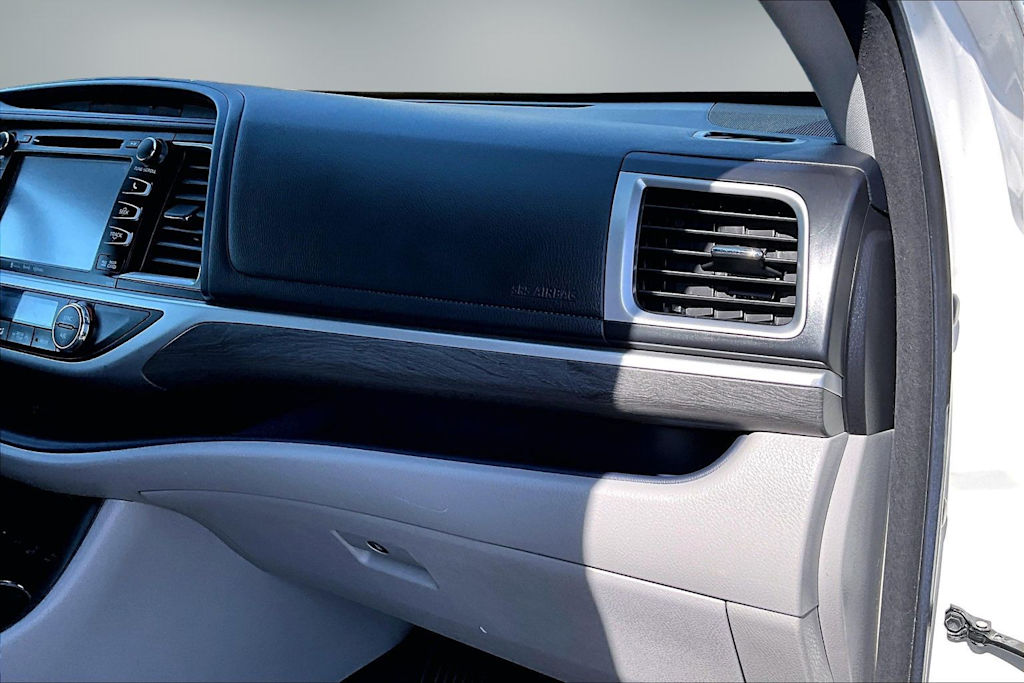 Thumbnail: 2018 Toyota Highlander - 22