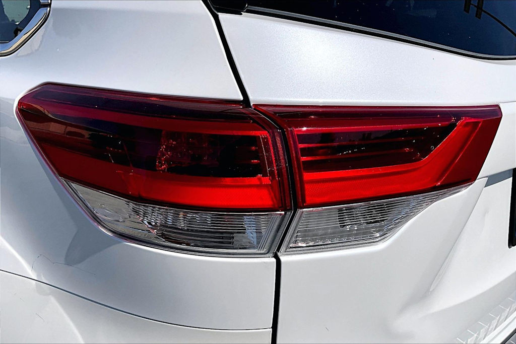 Thumbnail: 2018 Toyota Highlander - 31