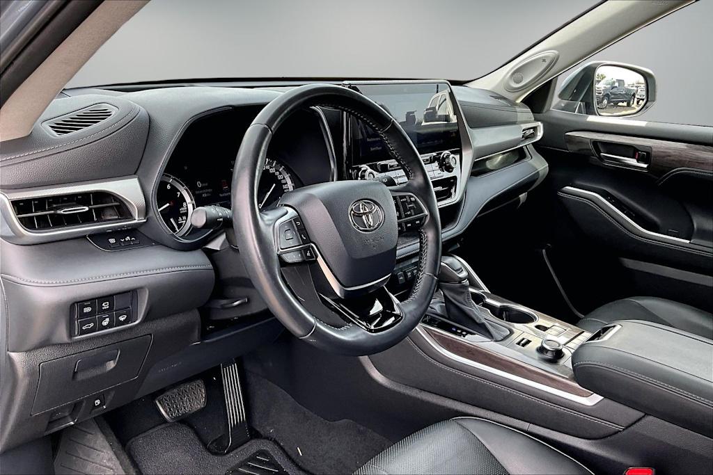 Thumbnail: 2020 Toyota Highlander - 2
