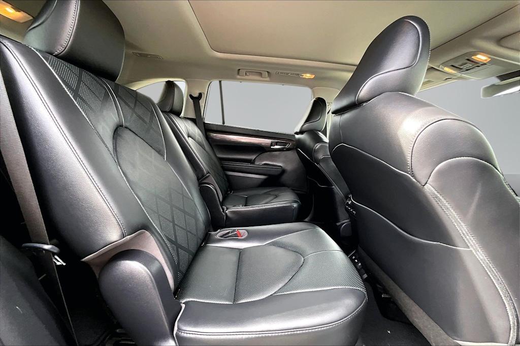 Thumbnail: 2020 Toyota Highlander - 30
