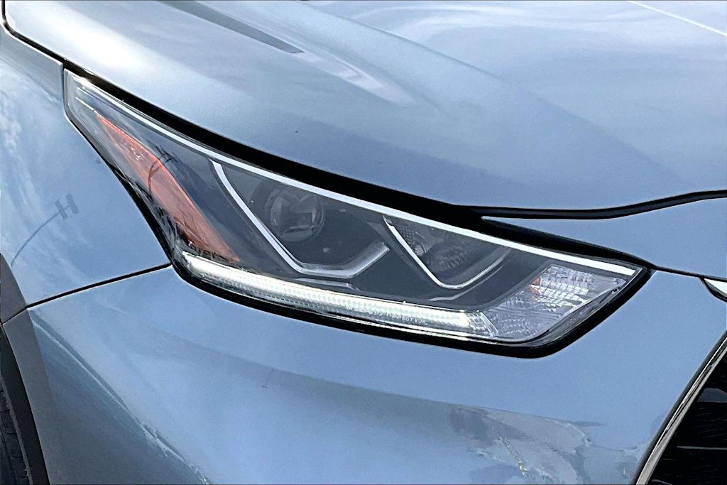 Thumbnail: 2020 Toyota Highlander - 32