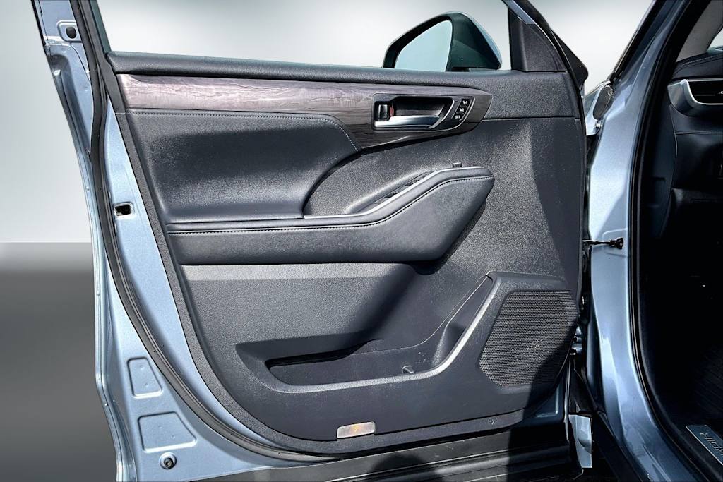 Thumbnail: 2020 Toyota Highlander - 27