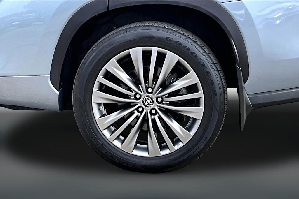 Thumbnail: 2020 Toyota Highlander - 35