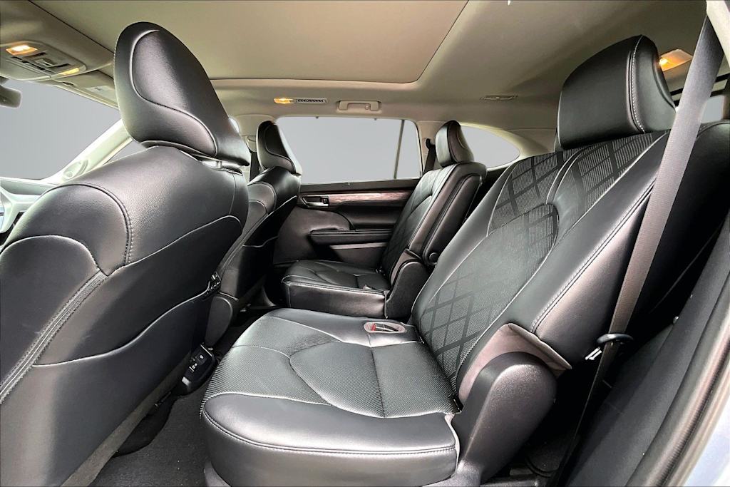 Thumbnail: 2020 Toyota Highlander - 29