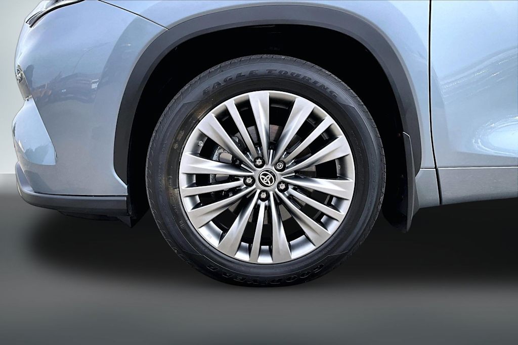 Thumbnail: 2020 Toyota Highlander - 8