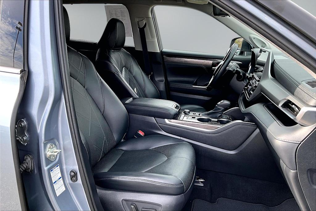 Thumbnail: 2020 Toyota Highlander - 12