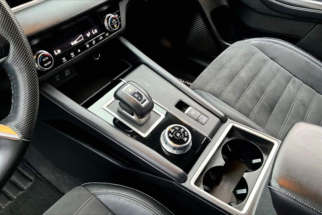 Thumbnail: 2023 Mitsubishi Outlander - 17