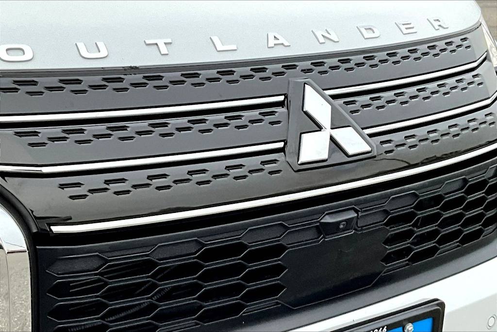 Thumbnail: 2023 Mitsubishi Outlander - 35