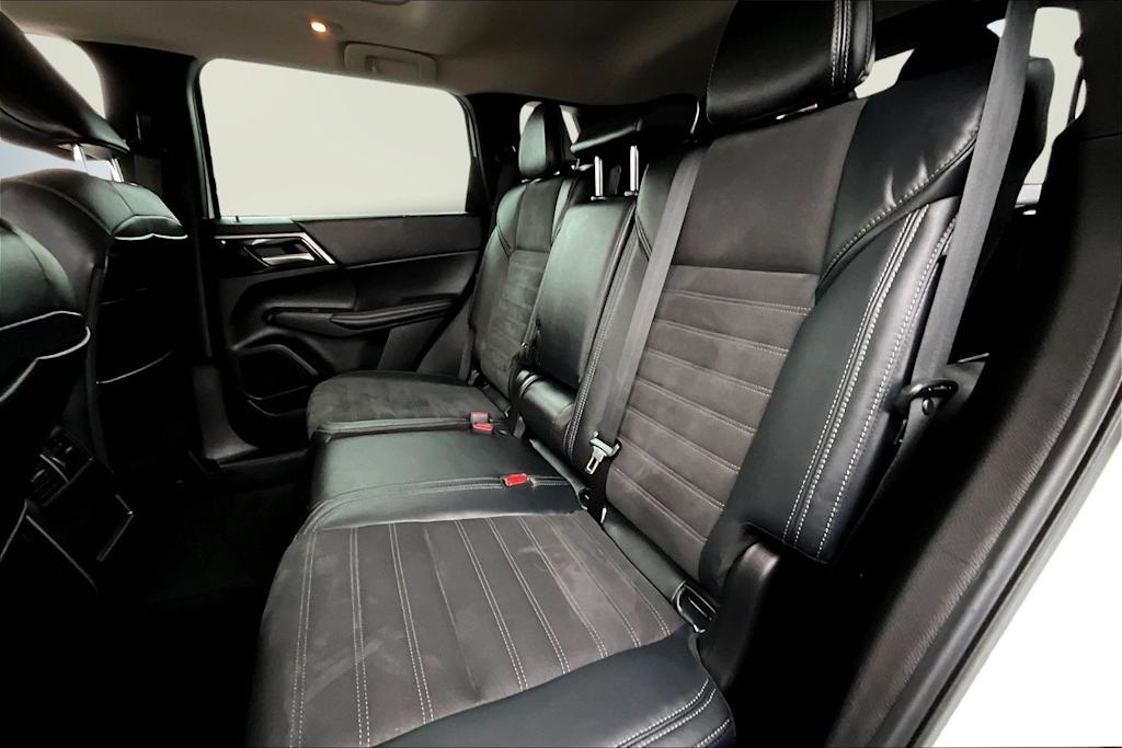 Thumbnail: 2023 Mitsubishi Outlander - 29