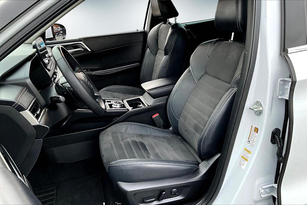 Thumbnail: 2023 Mitsubishi Outlander - 11