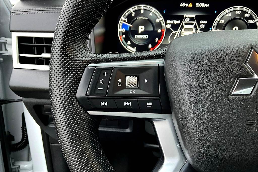 Thumbnail: 2023 Mitsubishi Outlander - 25