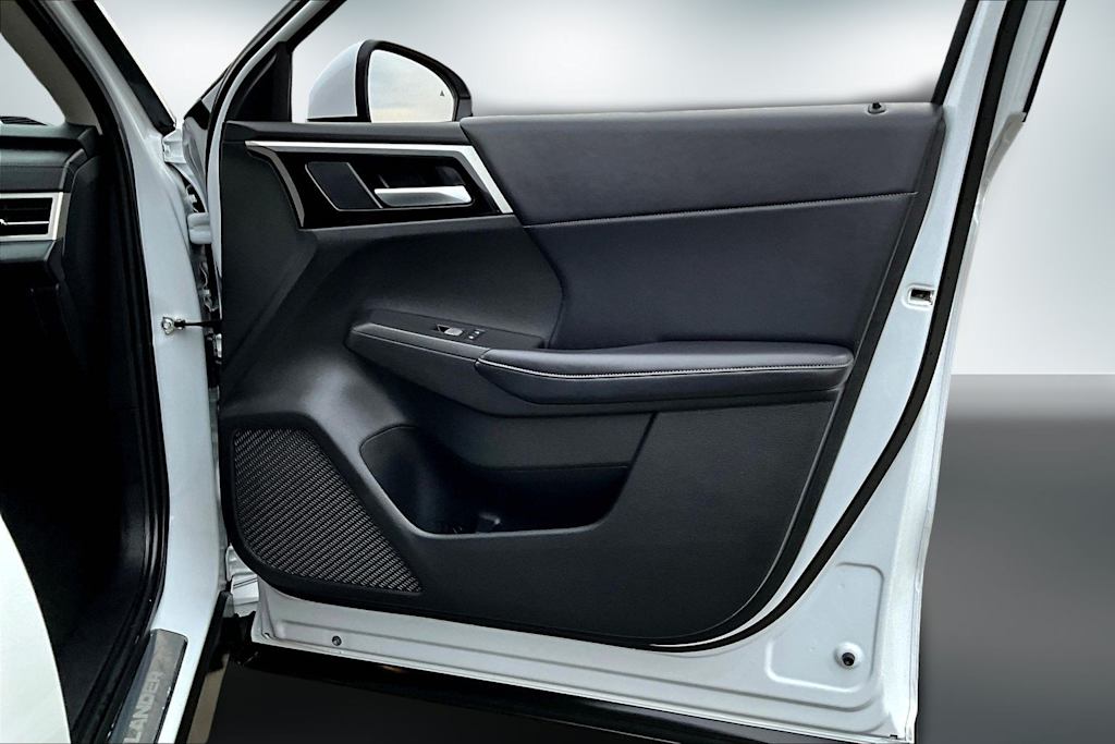 Thumbnail: 2023 Mitsubishi Outlander - 28