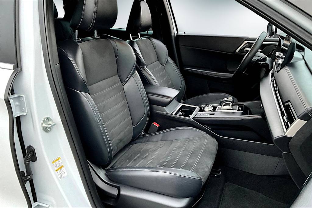 Thumbnail: 2023 Mitsubishi Outlander - 12