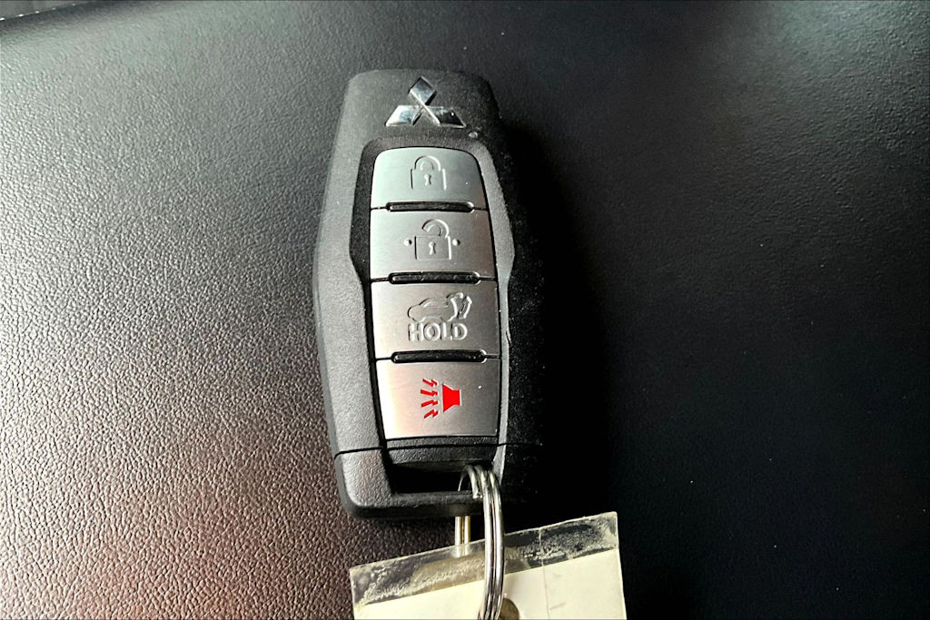 Thumbnail: 2023 Mitsubishi Outlander - 20